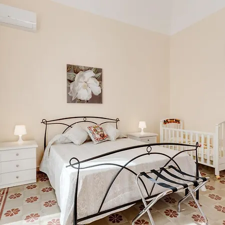 With Terrace- Casa Mariella *