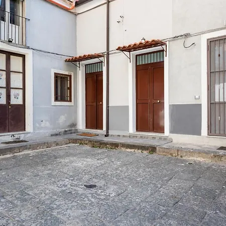 Apartment With Terrace- Casa Mariella